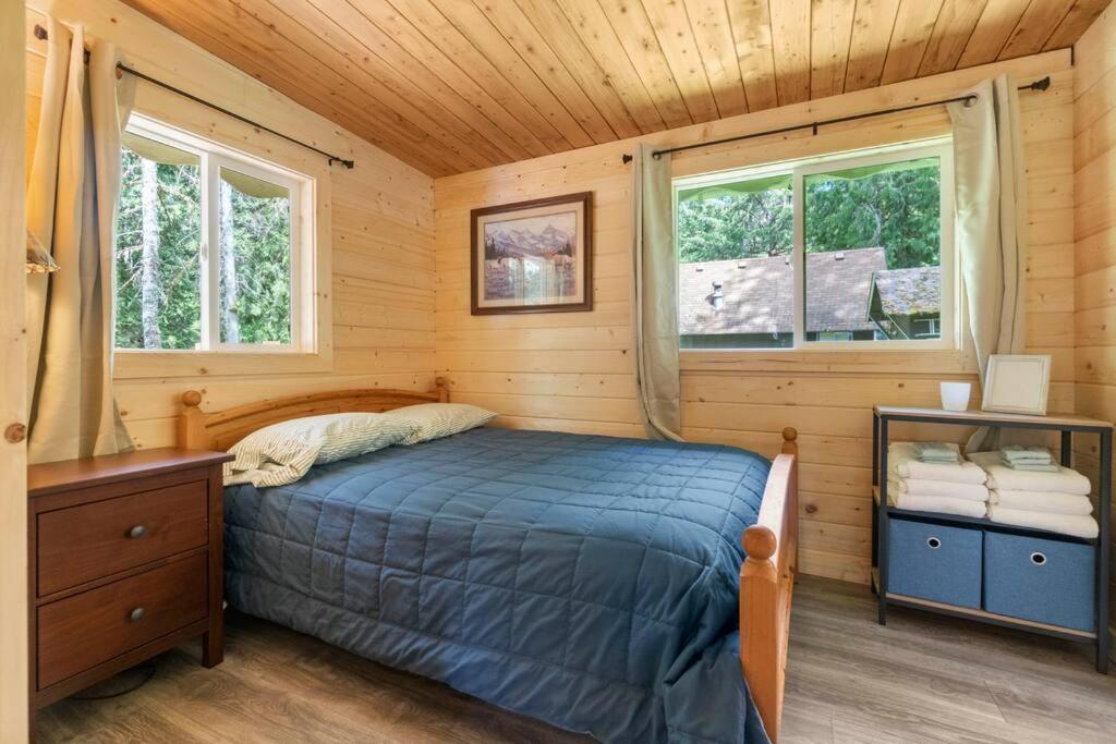 Holiday home Cozy Cedar Steps Away From Mt. Rainier