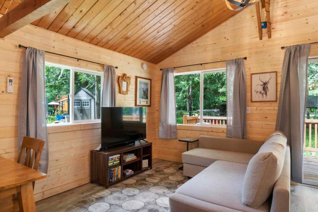 Holiday home Cozy Cedar Steps Away From Mt. Rainier