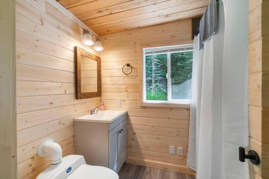 Holiday home Cozy Cedar Steps Away From Mt. Rainier *