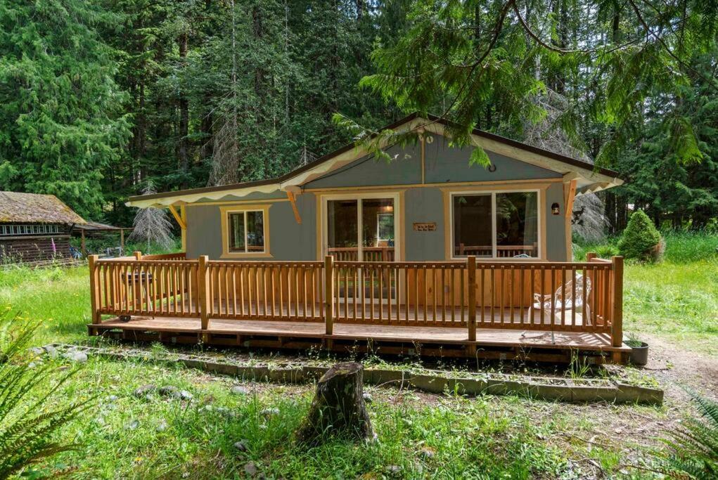 Cozy Cedar Steps Away From Mt. Rainier * Ashford